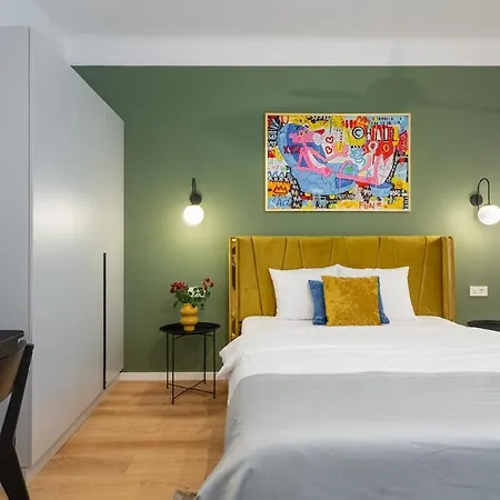 Downtown Is My Place - 4br - Balcony * Bükreş
