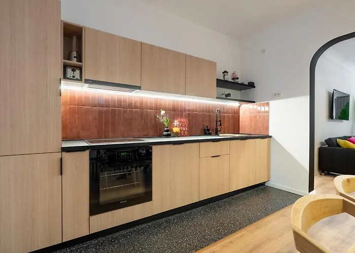 Downtown Is My Place - 4br - Balcony Bükreş