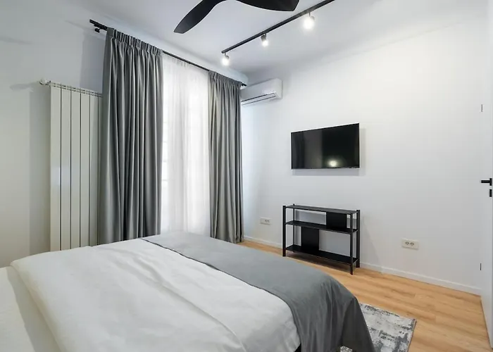 Downtown Is My Place - 4br - Balcony * Bükreş