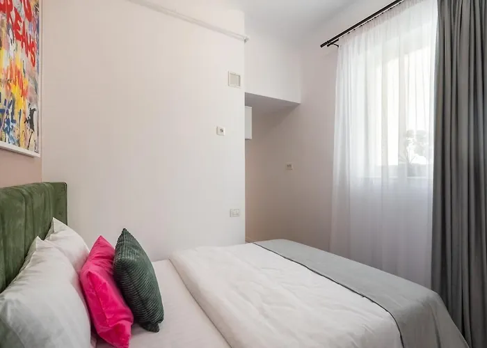 Downtown Is My Place - 4br - Balcony * Bükreş
