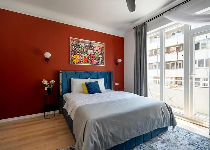 Апартаменти Downtown Is My Place - 4br - Balcony *