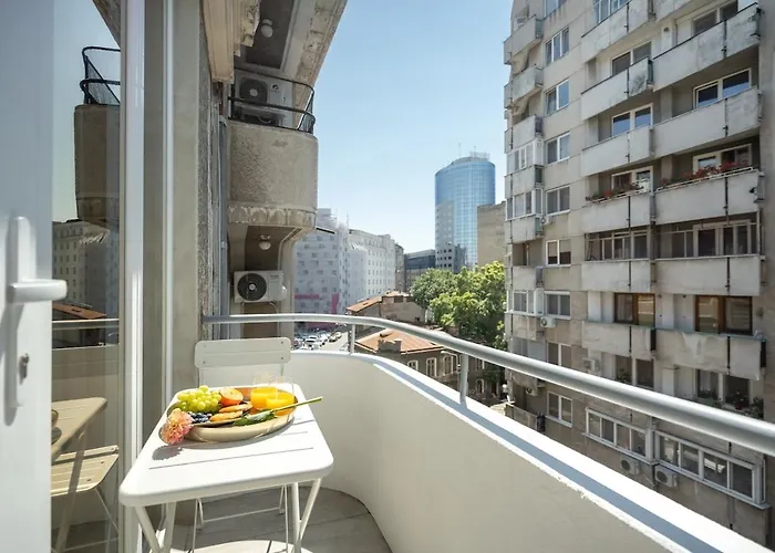Апартаменти Downtown Is My Place - 4br - Balcony *