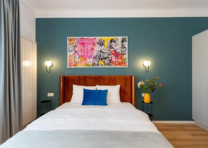 Downtown Is My Place - 4br - Balcony Апартаменти Бухарест