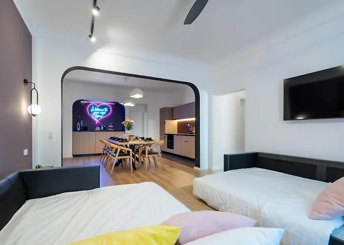 Апартаменти Downtown Is My Place - 4br - Balcony Бухарест