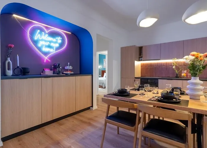 Апартаменти Downtown Is My Place - 4br - Balcony *