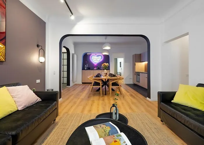 Апартаменти Downtown Is My Place - 4br - Balcony Бухарест