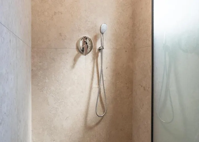 Апартаменти Downtown Is My Place - 4br - Balcony