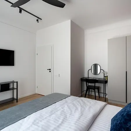 Apartman Downtown Is My Place - 4br - Balcony